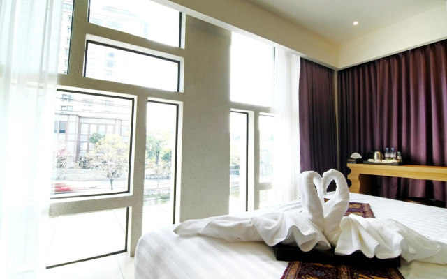 Tapae Gate Villa – Guest Rooms – Chiang Mai