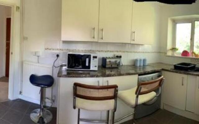 Captivating Bungalow With Garden in High Wycombe