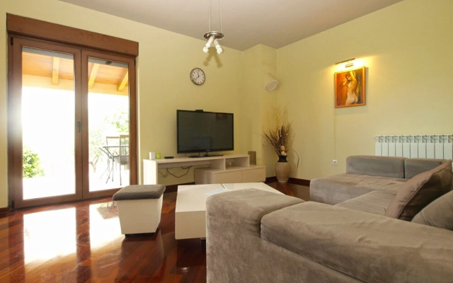 Apartment 1695