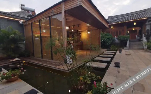 Jianshui Yanqitang Private Courtyard Inn (Jianshui Ancient City Small Train Store)