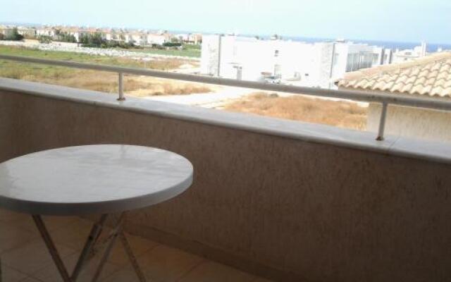 Artemis Karas Holidays Apartment