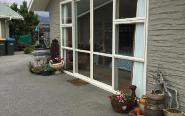 Oma Ell's B&B