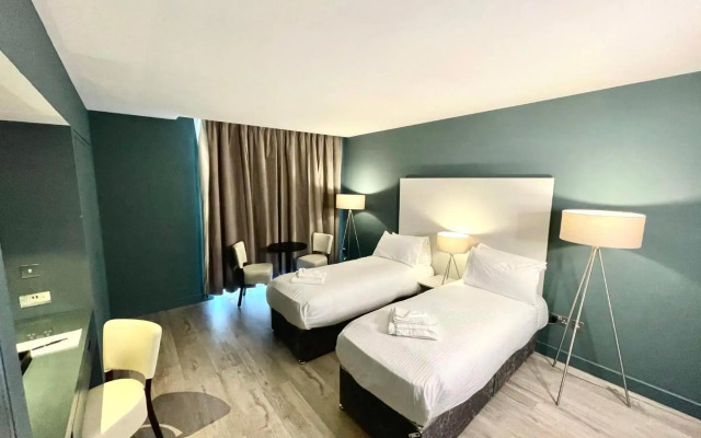 Axiom Park Hotel