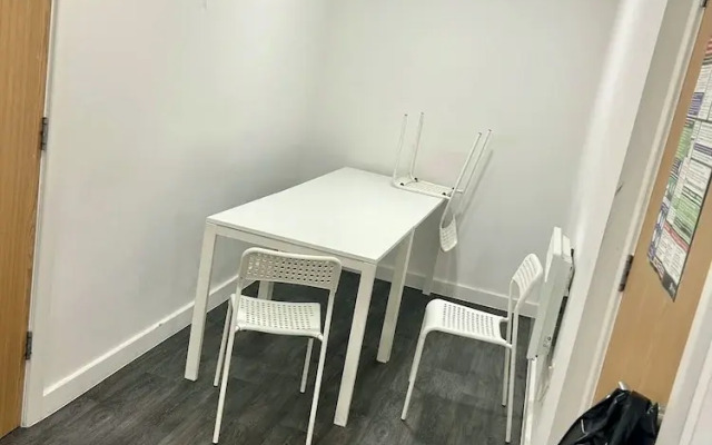 Room in Studio - One Studio Bradford City Center