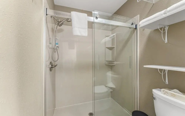 Premiere Pointe 2 Bedroom Condo by RedAwning