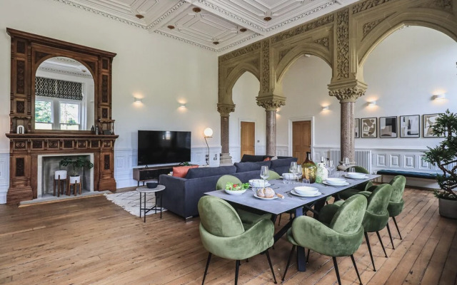 The Wilfred Suite Stone Cross Mansion