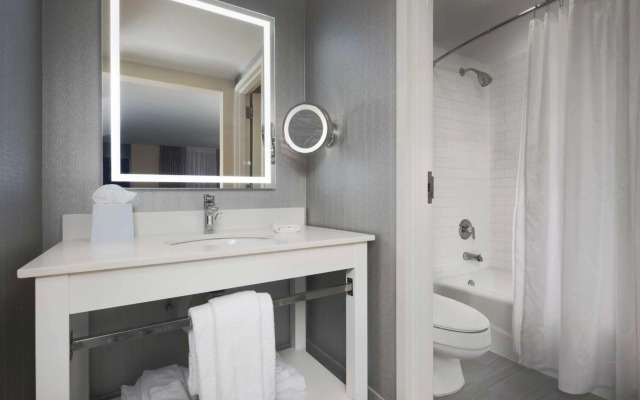 DoubleTree by Hilton Manhattan, KS