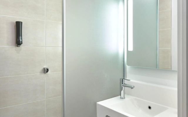 B&B Hotel Paris Meudon Vélizy