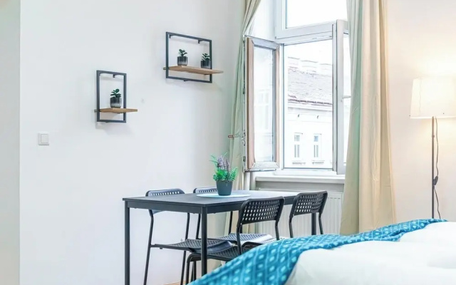 Budget 2BR Apt Near Wiener Stadthalle