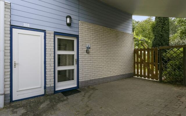 Pleasant Holiday Home in Ouddorp With Garden