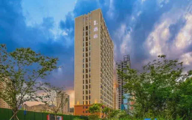 Conrab L Hotel