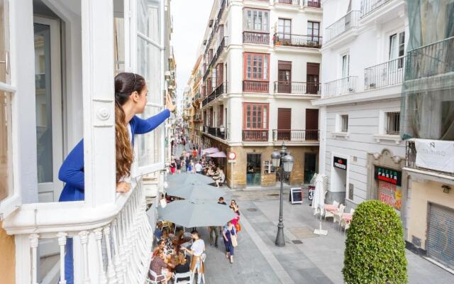 Nueva ALMUDENA Apartment by Cadiz4Rentals