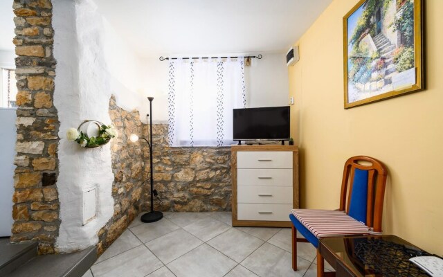 Awesome Home in Barat With Jacuzzi, Wifi and 1 Bedrooms