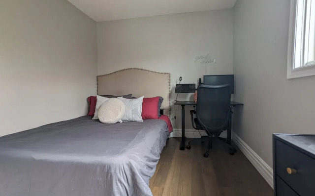 Mississauga Manor - Meadowvale