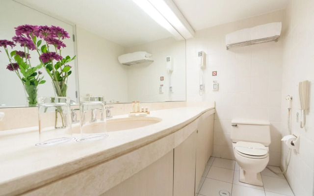 Roosevelt Hotel & Suites