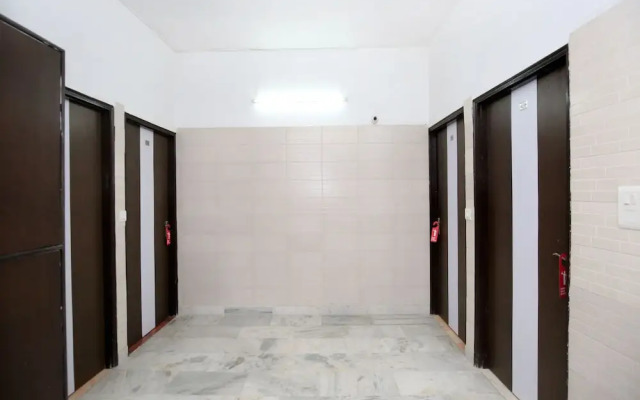 Collection O 12986 The Red Hotel