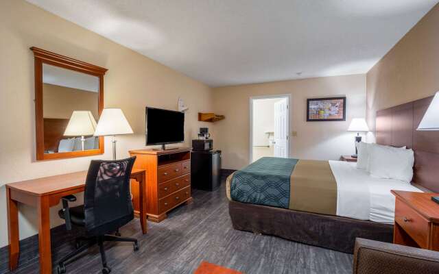 Econo Lodge Inn & Suites