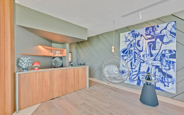 Modern 7BR Villa w Stunning Views of Golf Course