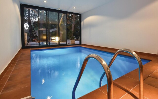 Awesome Home in Duce With Wifi and 9 Bedrooms