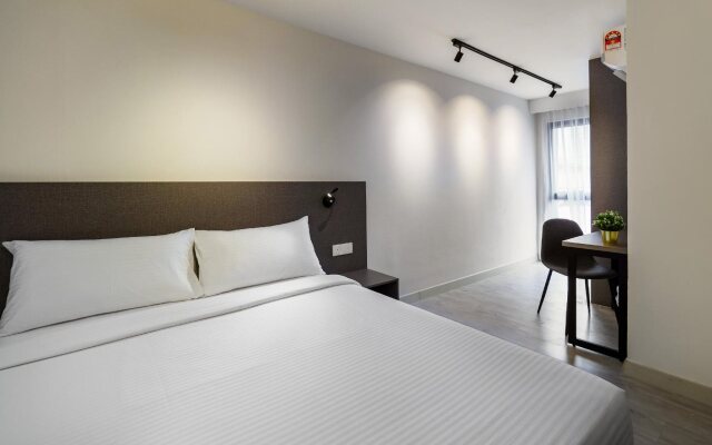 Macallum Central Hotel By PHC