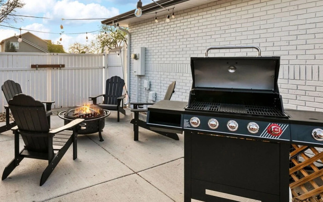 Scandinavian Chic – Hot Tub, Bikes and Lake Life!