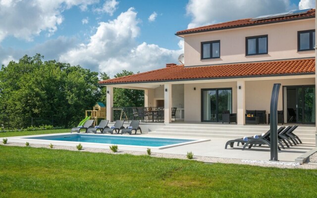 Stunning Home in Prodol With Outdoor Swimming Pool, Wifi and 4 Bedrooms