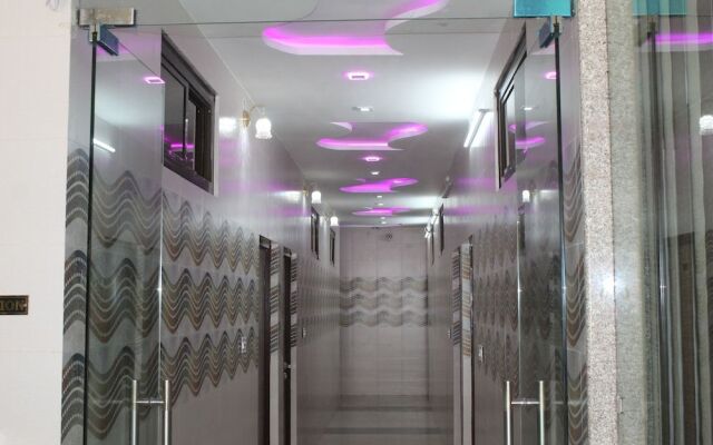 Hotel Bajaj Lake Palace