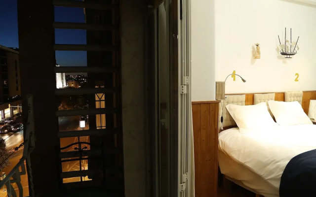 Santos Hostel - Lisbon