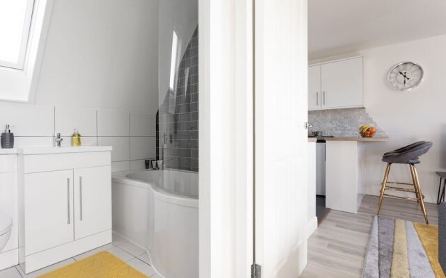 Castle Reach Apartment by Creative Stays