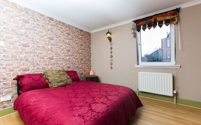 Charming 2BR Flat for 4 Overlooking Holyrood Park