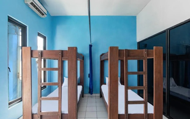 OYO 93433 Bunk Bed Bali