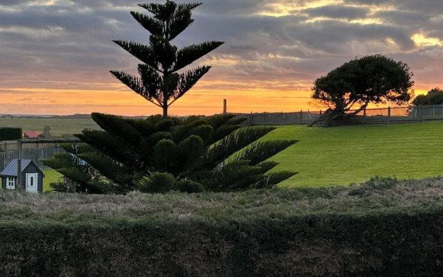 Sails - Elegant, spacious beach villa