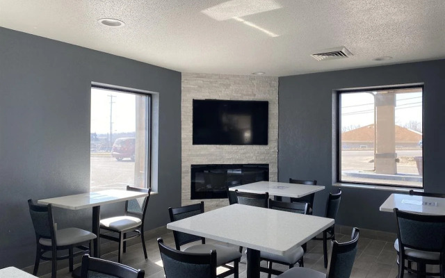 Quality Inn & Suites Big Rapids near University