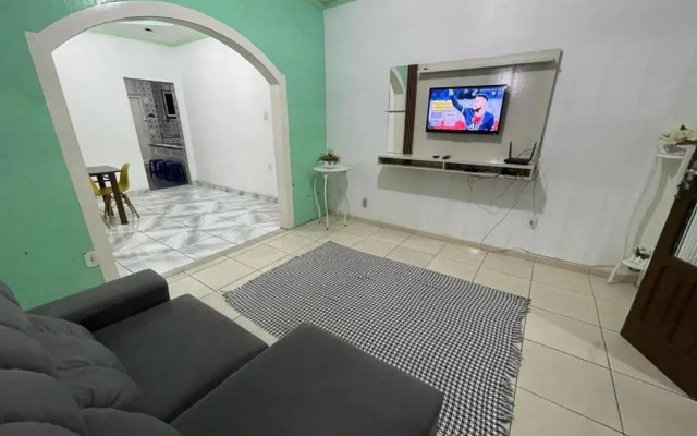 Casa térrea a 2 min da praia dos anjos