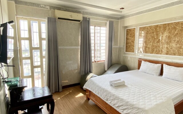 OYO 506 Phuong Hoang Hotel