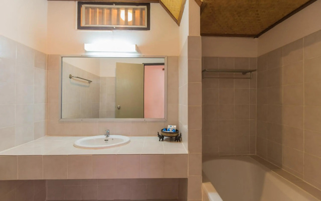 Coral Hotel Bangsaphan