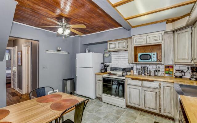 Cute Cozy and Cheerful 3 Bedroom House