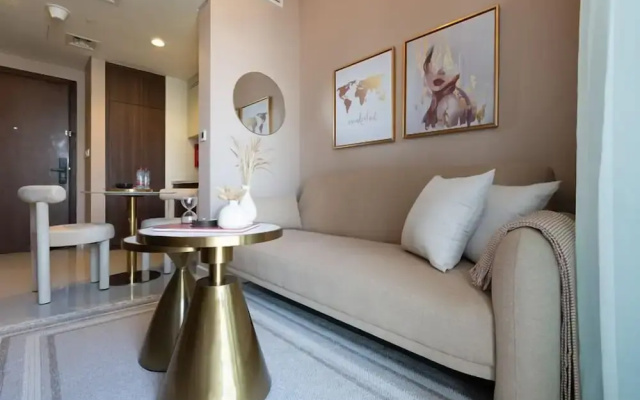 Canal View 1BR Near Dubai Mall