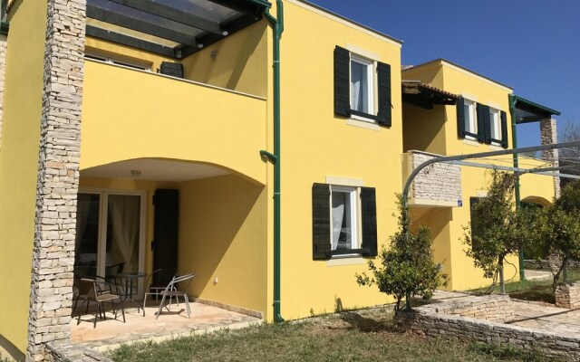 Apartment With 2 Bedrooms in Bašanija, With Furnished Balcony and Wifi - 2 km From the Beach