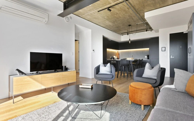 Urban style apt fantastic city views