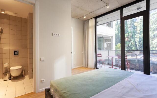 Spacious 3 BedroomR and 2 balcony Apartment in the city center