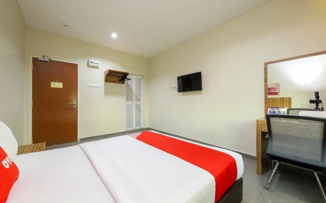 OYO 89839 Riaz Hotel