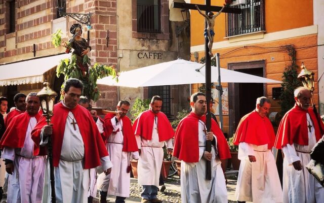 Large, Stunning Studio Apartment, Central Location