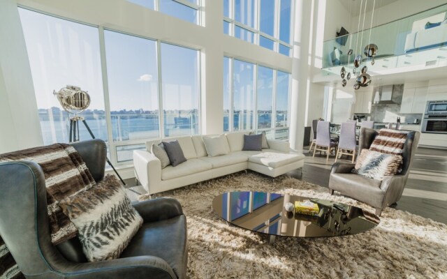 Simply Comfort. King's Wharf Apartments