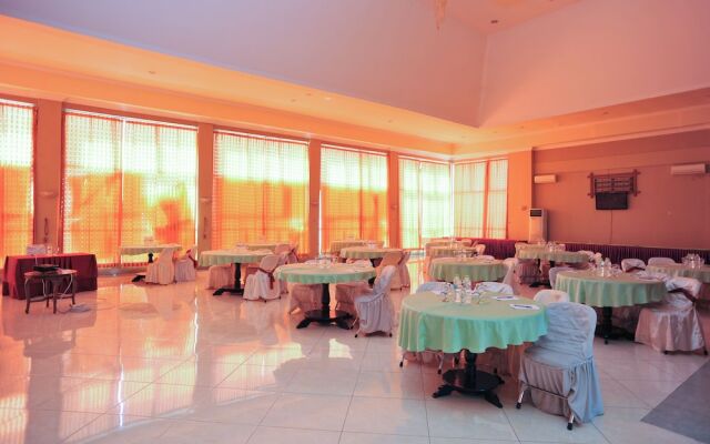 Airy Goa Monyet RA Kartini 1 Kupang