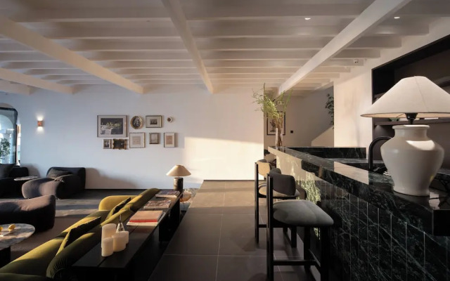 Miyue Roman Holiday Bubble Pool hotel