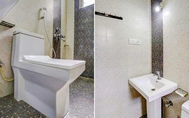 Fabhotel Woods Regency