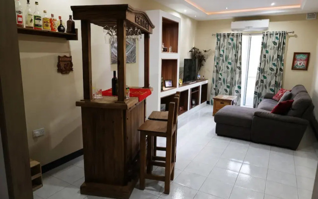 Room-very Bright Well Kept Apartment