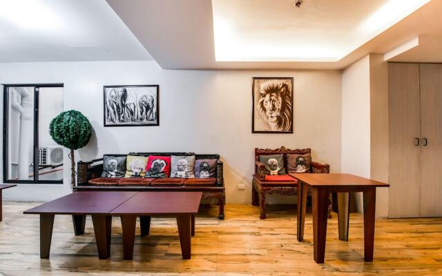 OYO 136 Regal Residences