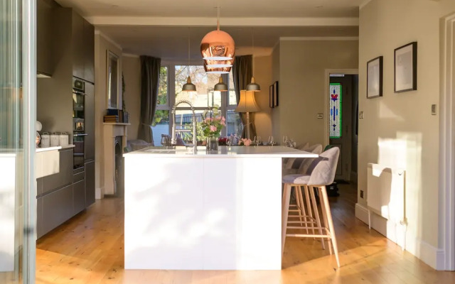 Luxurious Tranquil Four Bedroom Retreat in Buxton